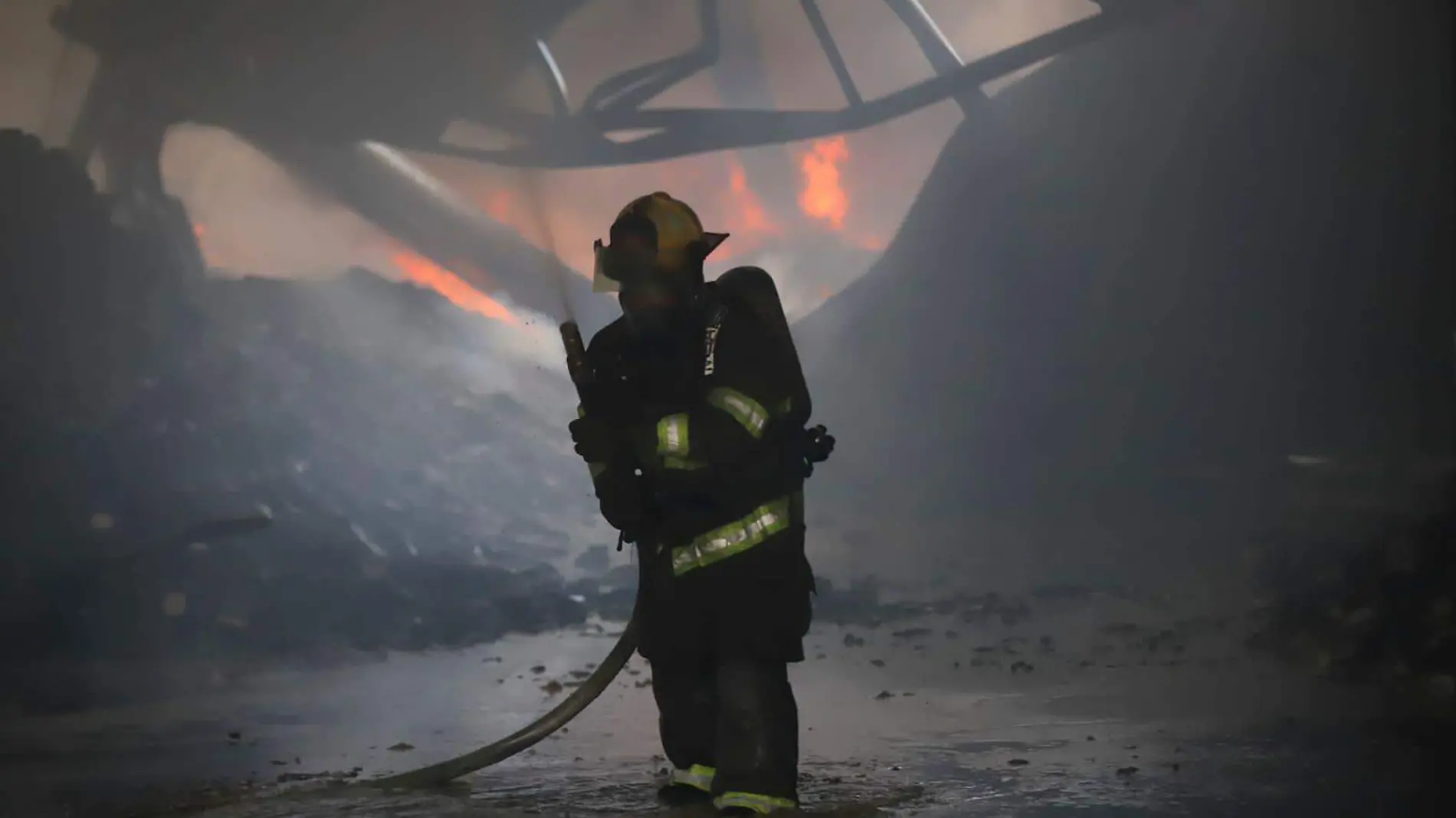 Incendio bodegas Santa Cruz de las Flores